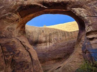 Magnum-expeditions-canyoneering-moab-adventure-tour-rappel.jpg
