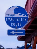 Tsunami-sign-P8131170.jpg