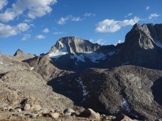 Mt Darwin and Mt Mendel from the trail to Lamarck Col