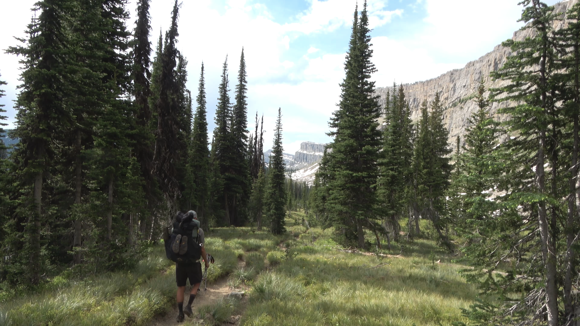 The Chinese Wall In Montana Is A Bucket List Worthy Hike With Epic