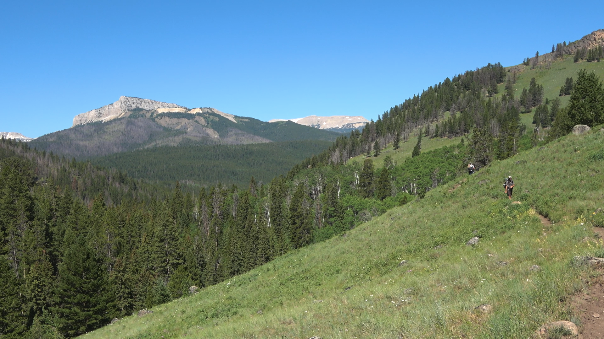 The Chinese Wall In Montana Is A Bucket List Worthy Hike With Epic