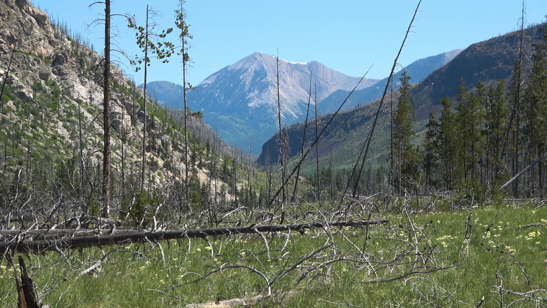 The Chinese Wall In Montana Is A Bucket List Worthy Hike With Epic