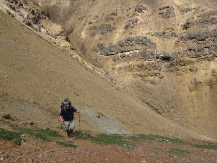 Volunteer-hiking-the-Goat-Trail_2.jpg