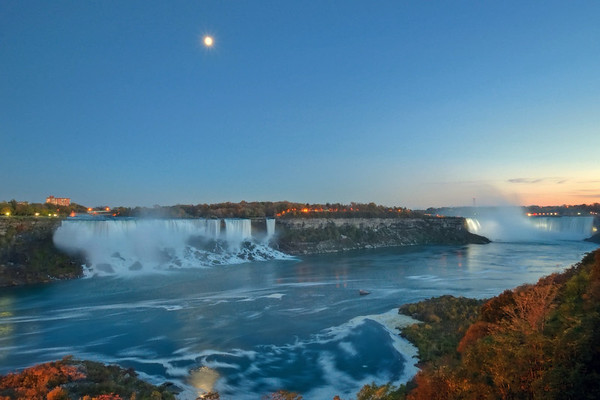 Niagara%20Moonrise-M.jpg