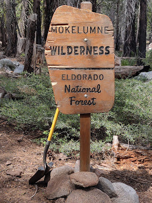 Yep.  We straightened this sign right up!    ©http://backpackthesierra.com
